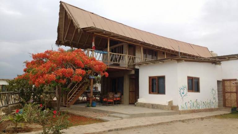 Ecodelfinazul Hostel
