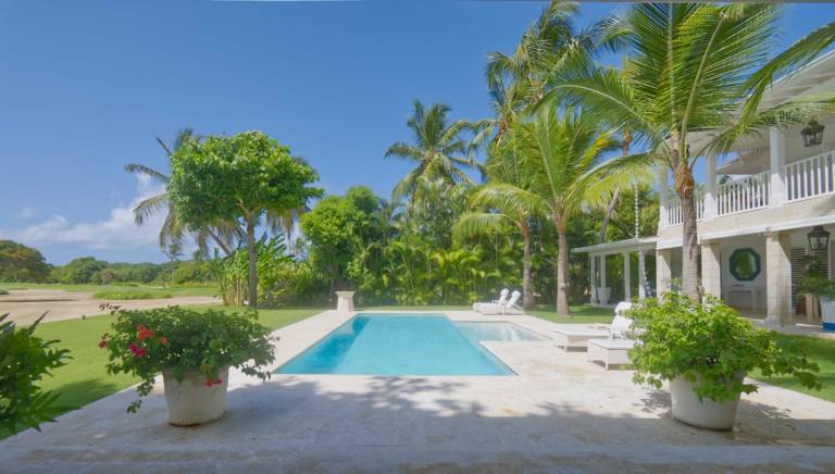 Villa with terrace, pool & yard | Golf view — photo 2