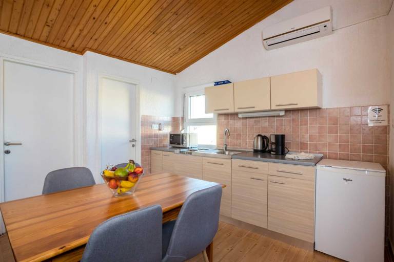 Apartment with 2 rooms for 5 persons in Omisalj