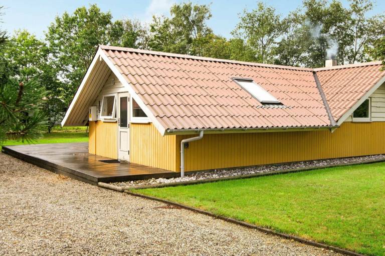 Fully equipped charming vacation home with terrace | Pets allowed — photo 2