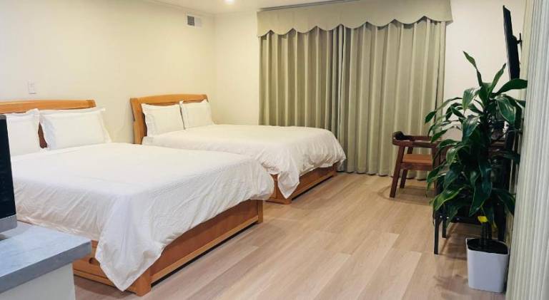 Quiet Private Room Near SFO with Free Parking in South San Francisco, CA