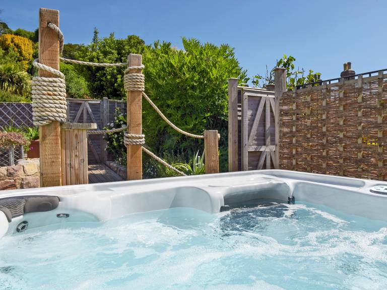 Children-friendly wonderful cottage with garden & jacuzzi | Pets are welcome — photo 2