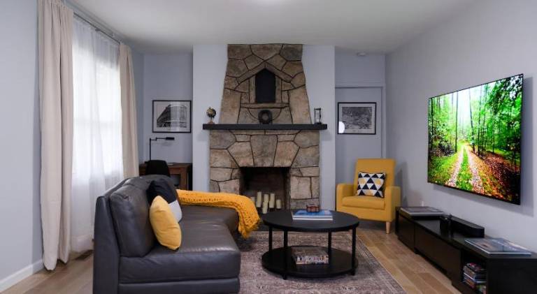 Apartment with patio & garden | Perfect for remote work in Hudson, NY