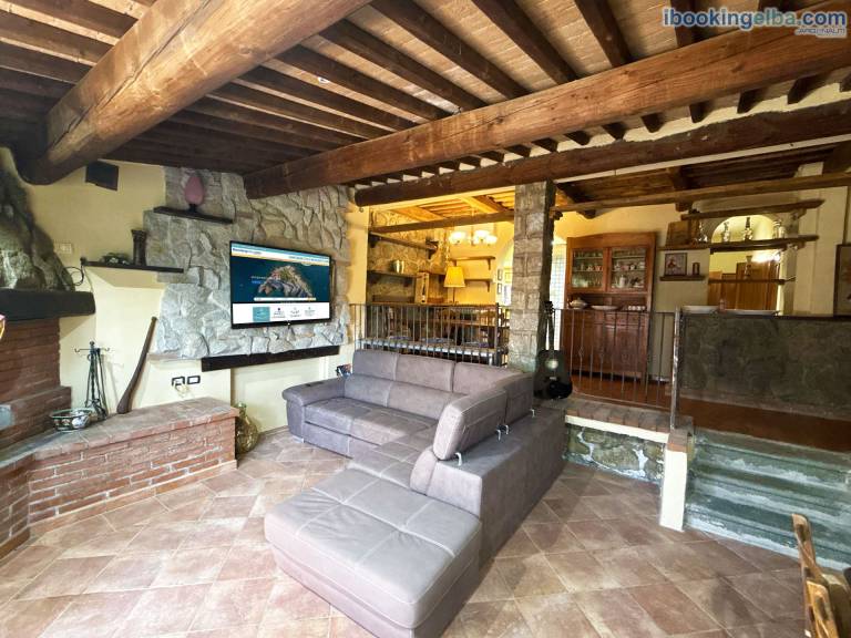 Rental apartment with barbeque & yard — photo 3