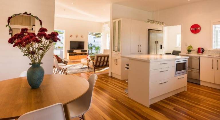 House | Beach nearby | Pet-friendly — photo 3