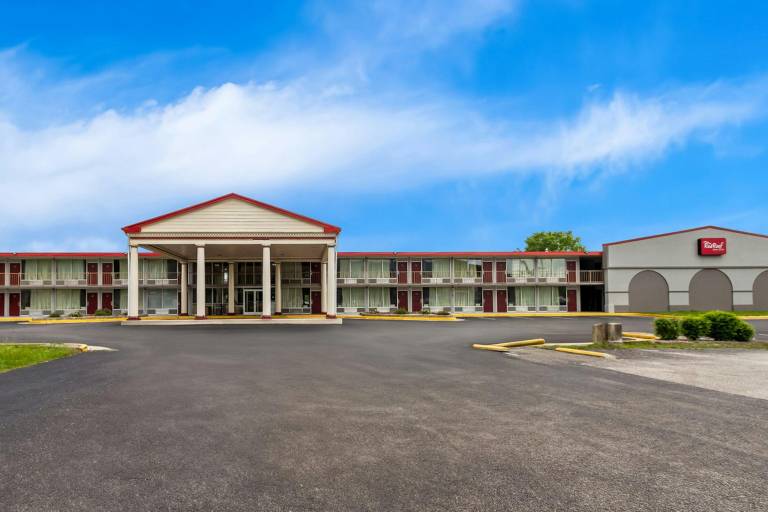Red Roof Inn & Suites Cave City — photo 5