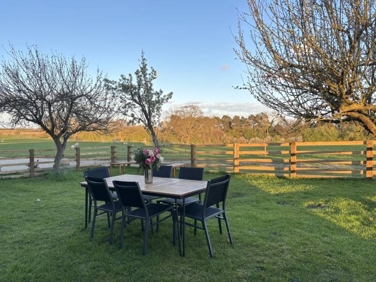 Cottage with garden & barbeque — photo 2