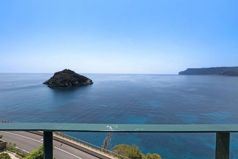 Pet-Friendly Apartment Stupenda Vista Mare close to the Beach with Balcony & Wi-Fi — photo 3