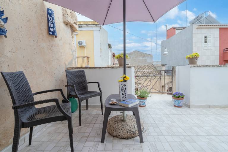 Apartment 'Sfea Home' with Private Terrace, Wi-Fi and Air Conditioning — photo 2