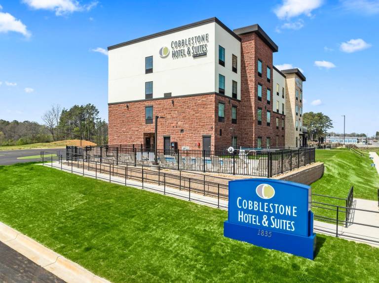 Cobblestone Hotel & Suites - Cullman in Cullman, AL