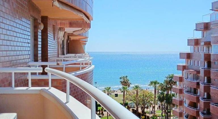 Fully equipped rental apartment with terrace, pool & yard | Beach nearby | Pet-friendly — photo 2