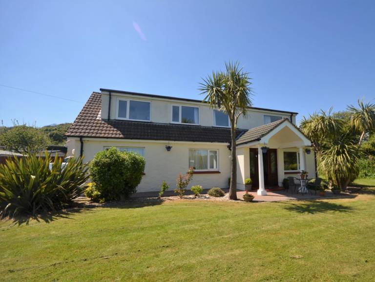 Fully equipped cottage with garden | Pets allowed in Tenby