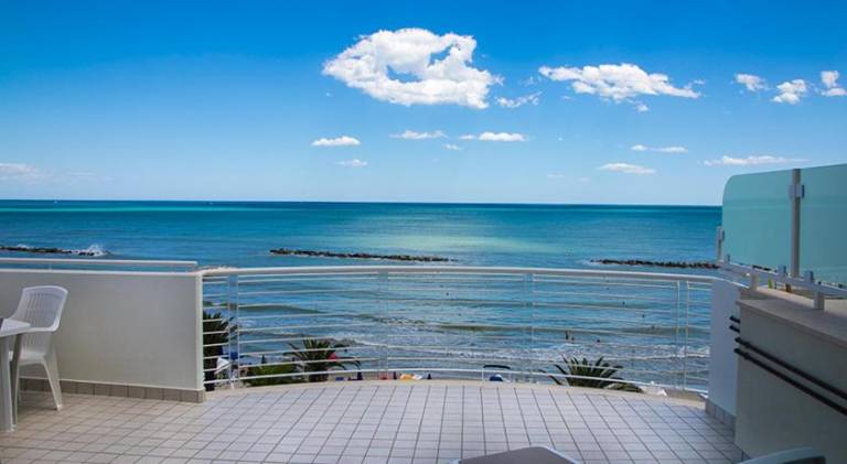 Serviced apartment with yard & pool | Dogs allowed — photo 4