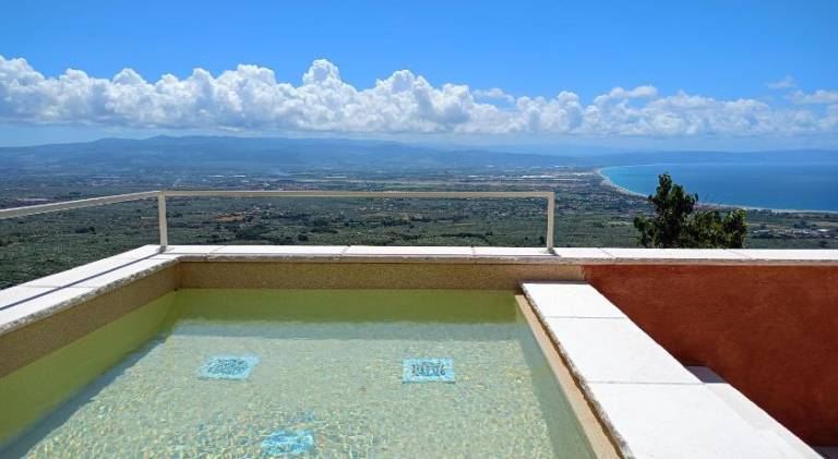 Villa with pool & jacuzzi — photo 2