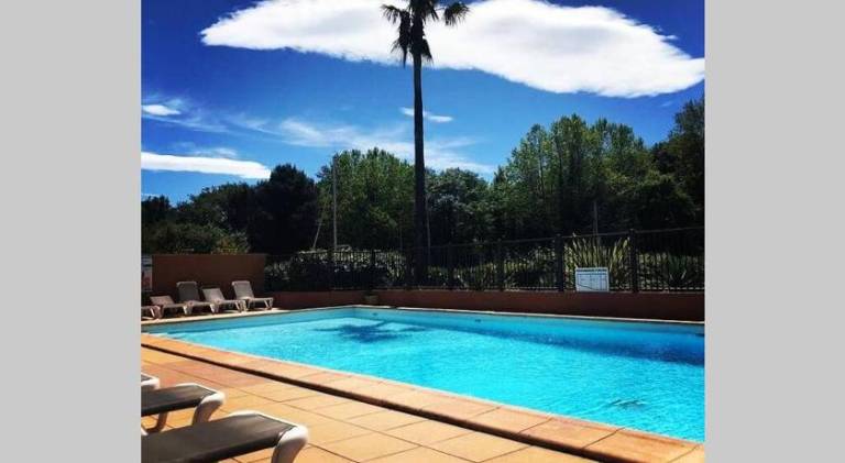 Holiday apartment with pool — photo 4