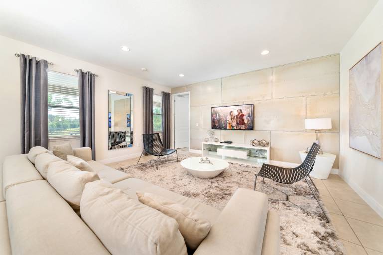 House with jacuzzi & private pool — photo 4