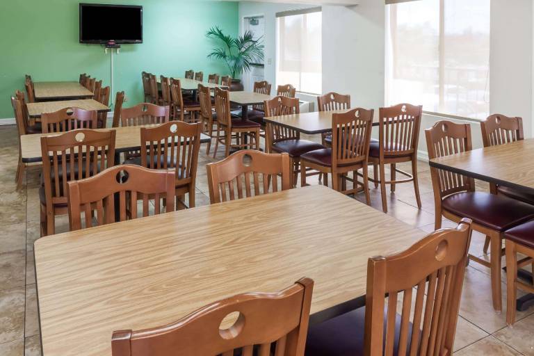 Ramada by Wyndham Oceanside — photo 2
