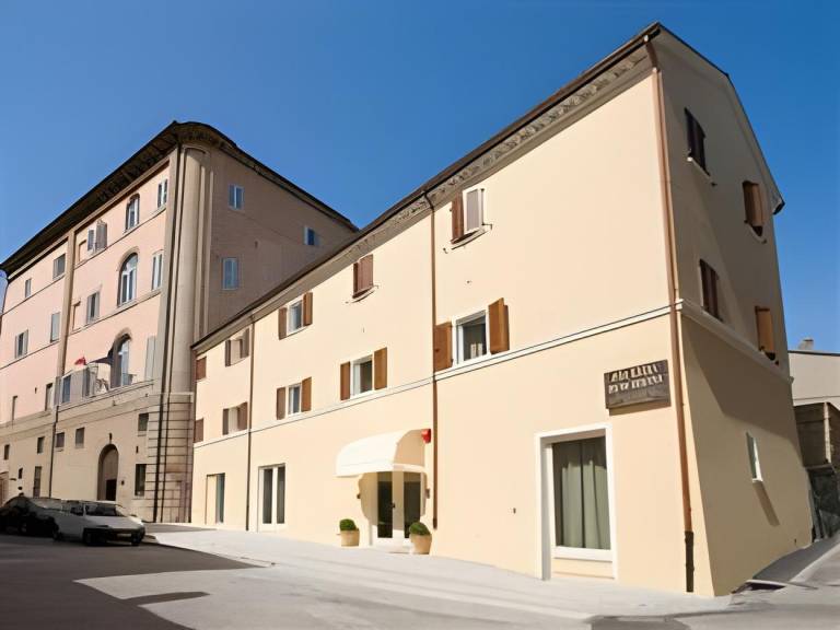 Palazzo Ruschioni Hotel in Camerano