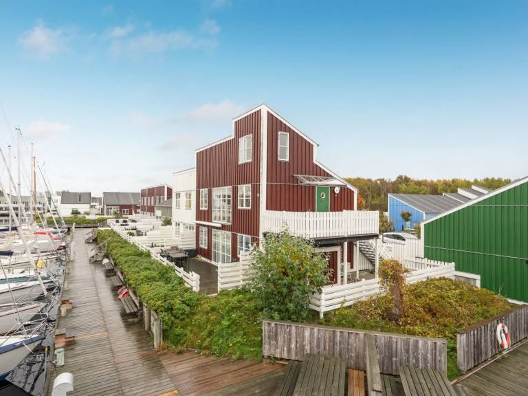 Family-oriented rental apartment with garden & terrace | Sea view | Pets are welcome in Ebeltoft