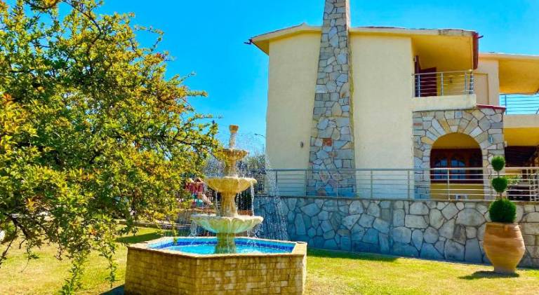 Fully equipped ample villa with private pool, yard & patio | Suitable for remote work | Pets are welcome — photo 4