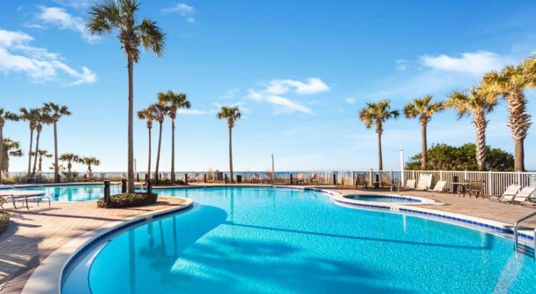 Vacation home with jacuzzi, barbeque & patio | Close to the beach | Pets are welcome — photo 3