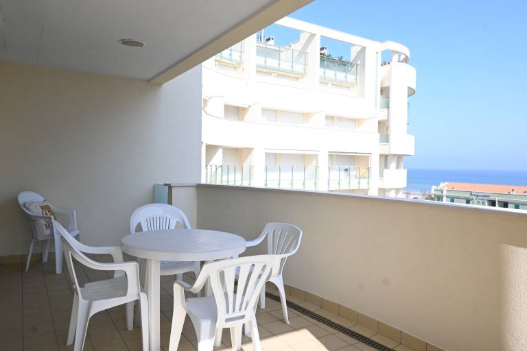 Apartment with patio | Sea view — photo 3