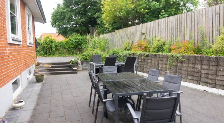 Apartment with terrace & yard — photo 5