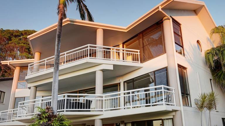 House Sapphire Beach