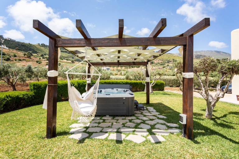 Fully equipped nice villa with yard, terrace & private pool | Suitable for remote work | Pets are welcome — photo 5