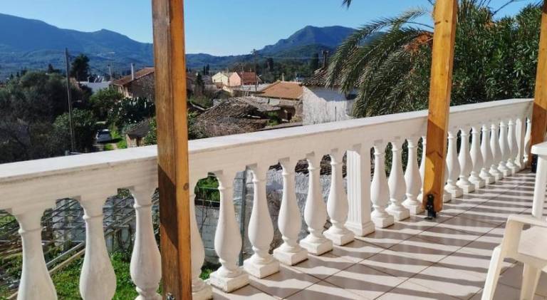 House with garden, barbecue & patio in Corfu