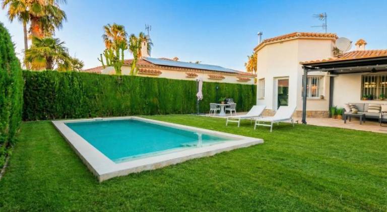 Villa with private pool, BBQ & yard | Suitable for remote work — photo 2