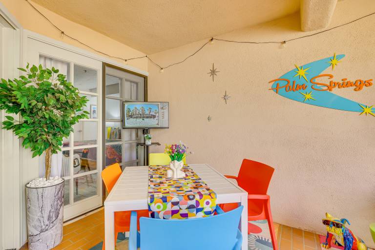 Stroll to Dtwn, Pools & Tennis: Palm Springs Condo — photo 3
