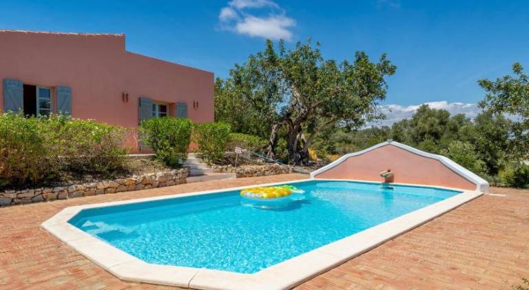 Vacation home with pool in Olhao