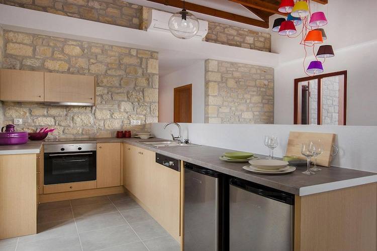 Fully equipped house with terrace, private pool & yard | Pets are welcome — photo 4