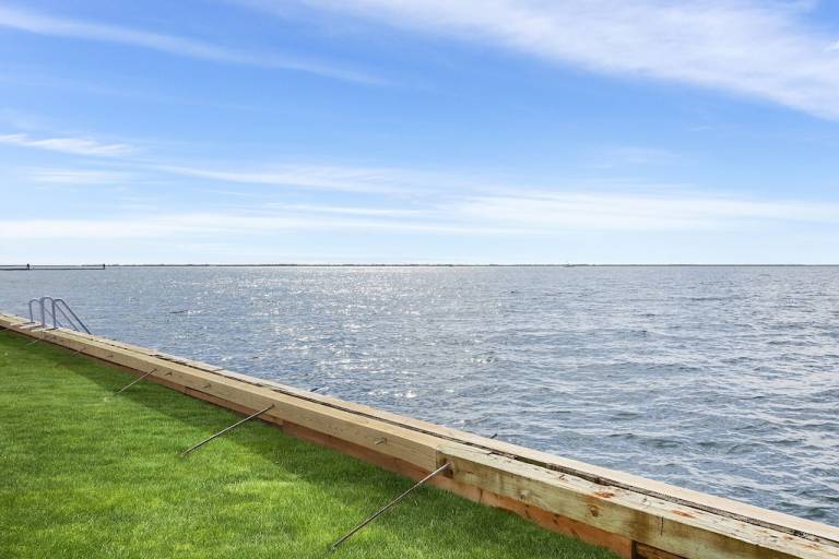 House  East Moriches