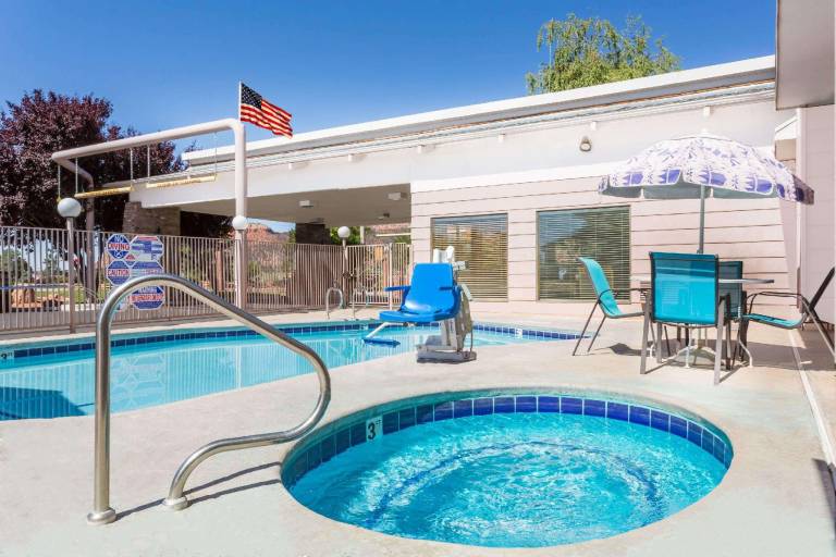 Days Inn & Suites by Wyndham Kanab — photo 5