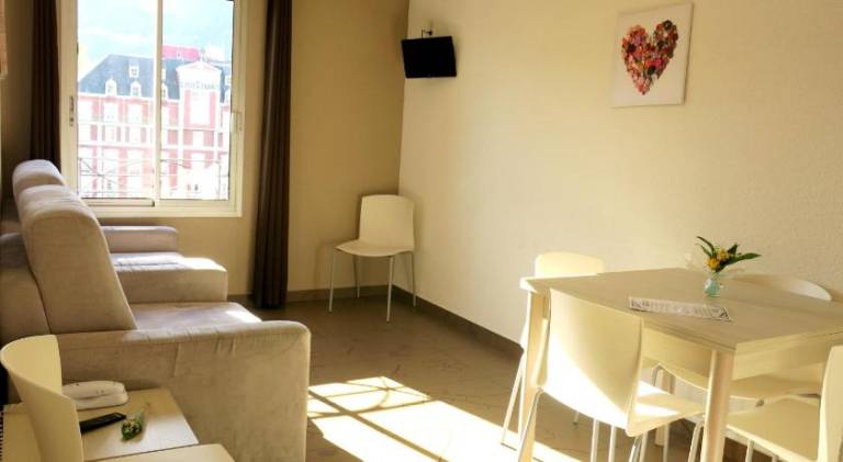 Serviced apartment with 2 rooms for 127 persons — photo 4