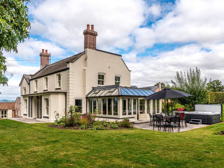 5 Bed in Madley 83658