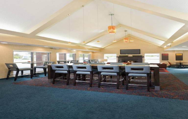 MainStay Suites Appleton Airport - Fox River Mall Area — photo 4