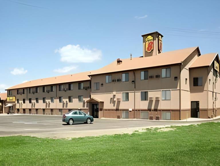 Super 8 By Wyndham Mitchell in Mitchell, SD
