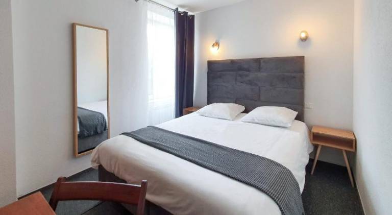 Hotel Les Tilleuls de Pareloup a Salles-Curan in Millau