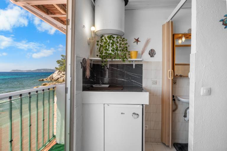 Cabanon "Jeux de boules 3" with Sea View — photo 5
