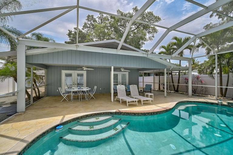 Fully equipped spacious house with barbeque & private pool | City view | Pet-friendly — photo 2