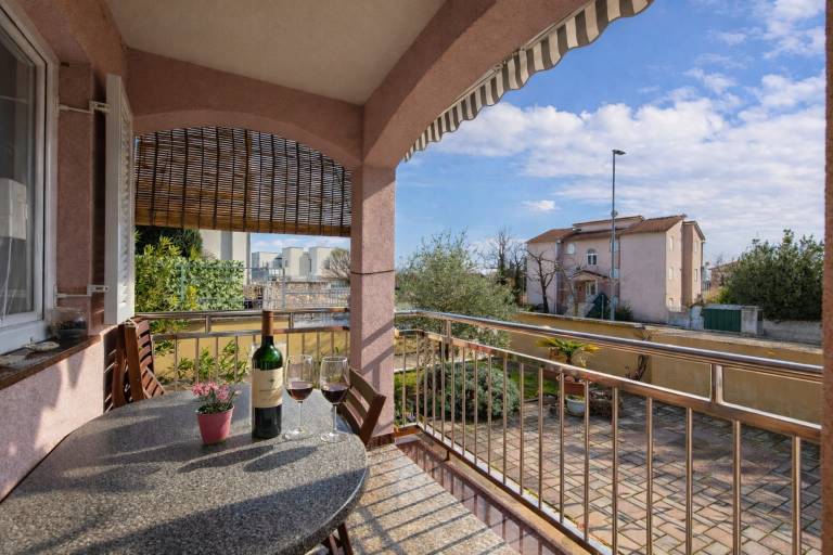 Holiday apartment with patio & yard | Pets allowed — photo 3