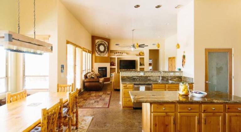 Vacation home with pool & jacuzzi — photo 4