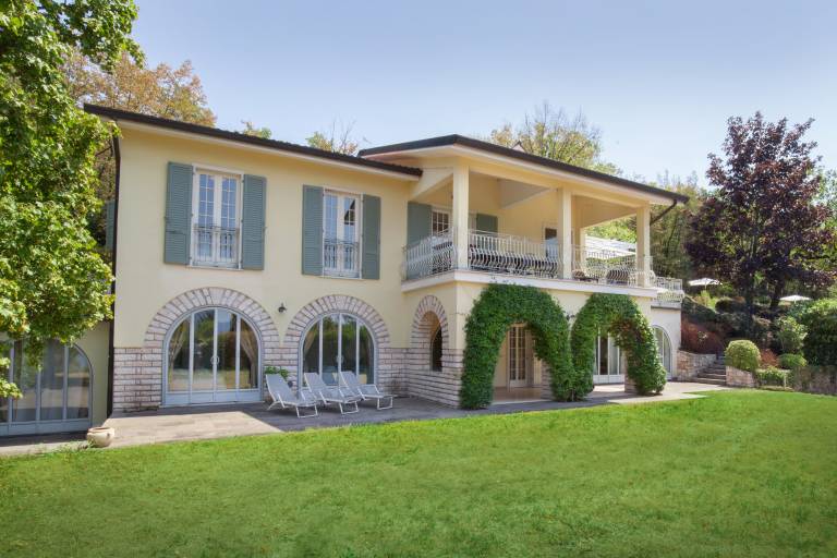 Villa with garden, private pool & patio — photo 4
