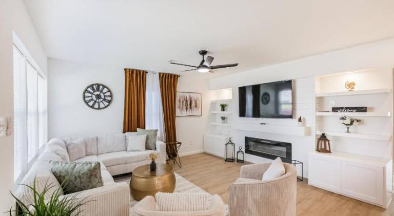 Fully equipped spacious vacation home | Suitable for remote work | Pets allowed in Houston, TX