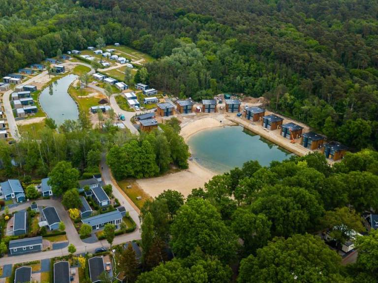 Chalet mit beheiztem Pool, Garten und Terrasse