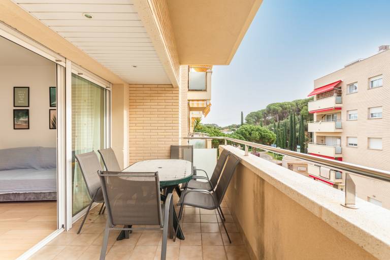 Fully equipped holiday apartment with garden, fast internet & patio | Garden view | Next to the beach | Pets allowed — photo 2