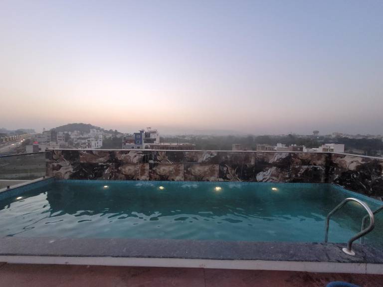 House with pool — photo 4